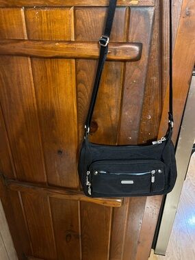 Large Baggallini Black Crossbody Messenger Bag